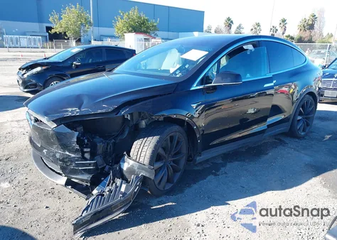 2018 Tesla Model X 100D/75D/P100D z USA, uszkodzony, nr VIN 5YJXCAE2XJF119859